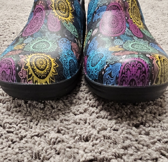 CROCS Neria Pro II Graphic Clog Women’s 11 W Black Colorful Paisley Dual Comfort - Picture 2 of 8